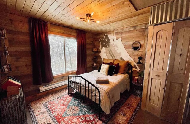Room on the Ridge / HOT TUB / Sleeps 2