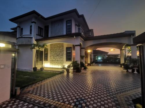Room-Only in Japandi Bungalow 5,403sqft