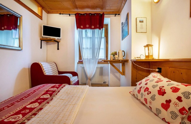 Habitación 'Pedi' con vistas a la montaña y jardín compartido