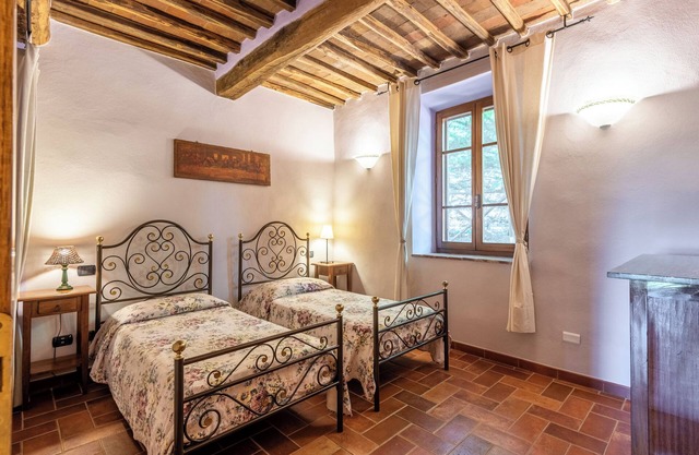 Habitación 'Podere Marroneto - Camera 1' con vistas a la montaña, piscina compartida y Wi-Fi
