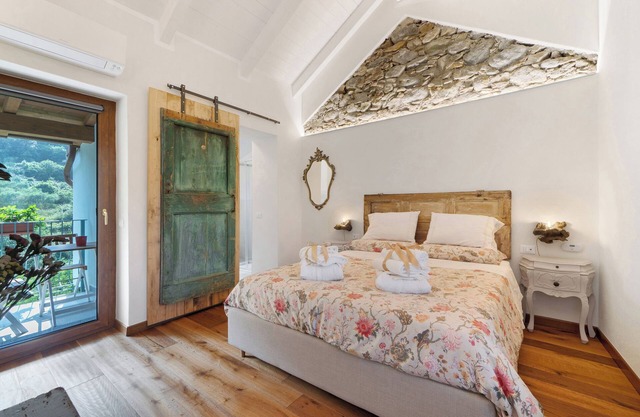 Habitación 'Pria' con vistas a la montaña, Wi-Fi y aire acondicionado.