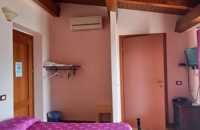 Room 'Salina' with shared terrace, shared garden and air conditioning