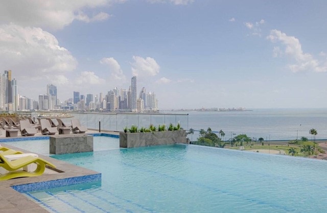 Room-sofa Bed Stay Rooftop Pool & Gym, A