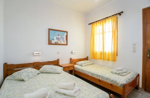 Habitación 'Estudio 3' con vistas a la montaña, Wi-Fi y aire acondicionado.