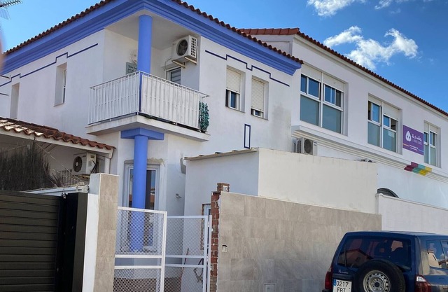 se alquila habitacion con baño privado