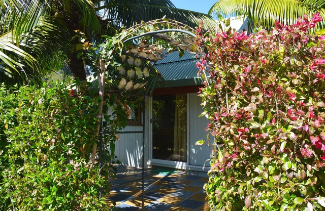 TARIFA MAHEATA Vai Hau bungalow 4 invitados, cocina privada baño acceso a la playa