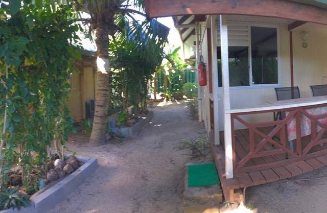 TARIFA MAHEATA Vai Iti bungalow 2 invitados, cocina privada baño acceso a la playa