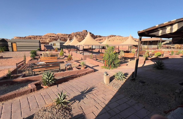 Room-wadi RUM Guide, Camp & Tour