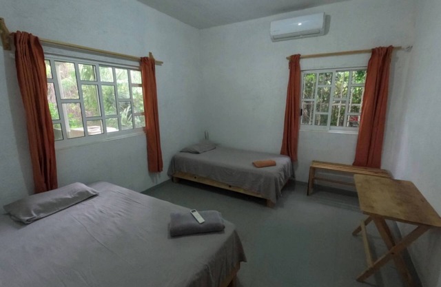 HABITACION CON TODOS LOS SERVICIOS, UBICADA EN BARRA DE LA CRUZ "BARRADISE" NO 1