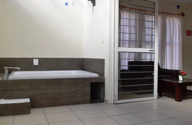 HABITACION CON JACUZZI CAMA KING SIZE