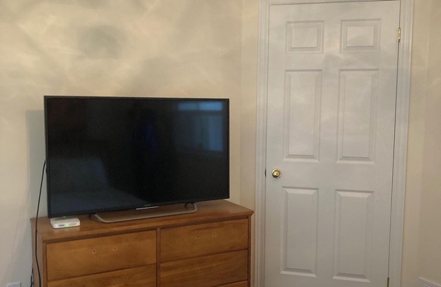 Rooms to rent - Great Neighbourhood - owner occupied