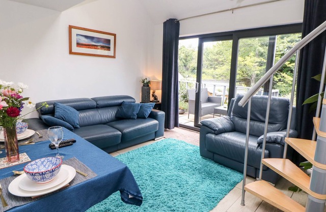 ROOMS WITH A VIEW, pet friendly, with a garden in Wirksworth