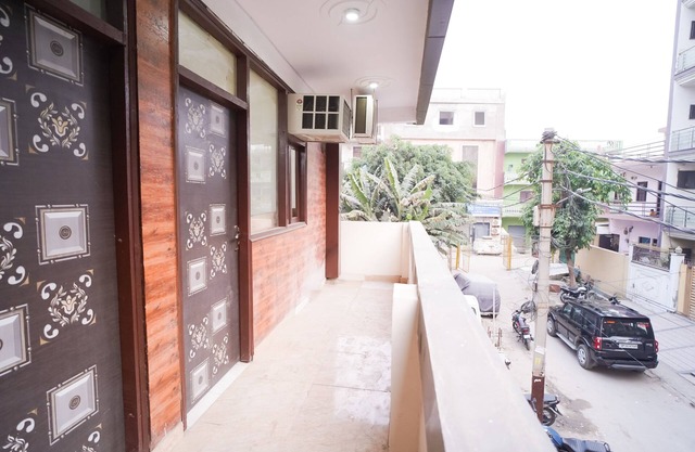 Roomshala 034 Grihum Noida Sector 63