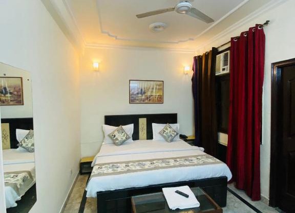 Roomshala 056 Hotel CSK - Prayag Hospital