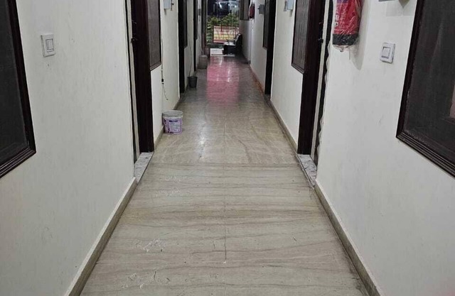Roomshala 125 Hotel Maharaja