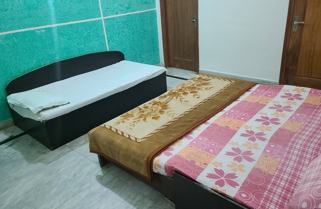 Roomshala 153 Hotel Krishnashrya