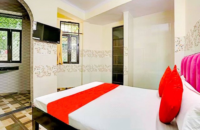 Roomshala 164 Hotel Thanks