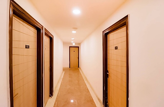 Roomshala 173 Hotel Royal Inn