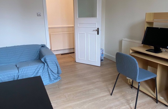 Roomy 3BD by Hampstead Heath!