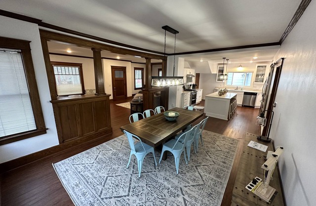 Roomy 5BR 1/4 mile from Main St