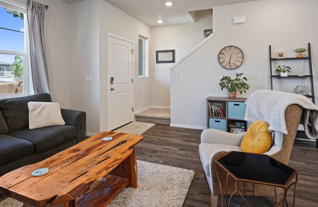 Roomy, Bright & Quiet Central Oregon Retreat, Smith Rocks