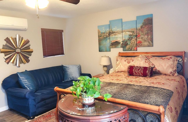 Roomy comfy guest suite w/ private entrance