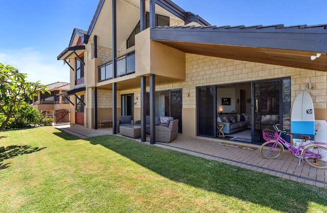 Roomy Holiday House Perfect for Families - Across from a Beautiful Beach!
