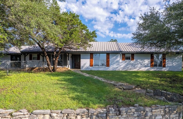 Roomy Home on the Hill overlooking Glen Rose, TX