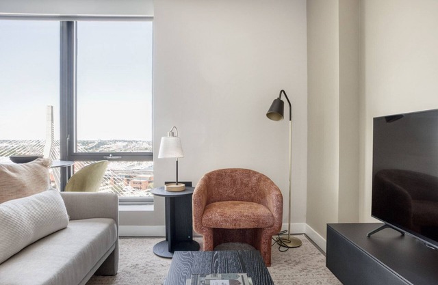 Roomy North Station Studio w/ W/D & Gym, near TD Garden, by Blueground