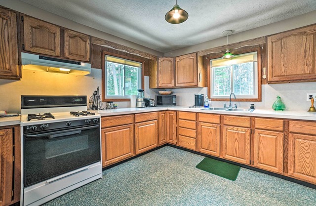 Roscommon Cottage in Huron National Forest!