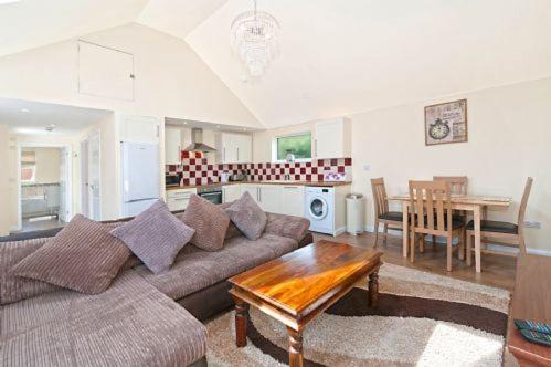 ROSE - 2 Bedroom Cottage