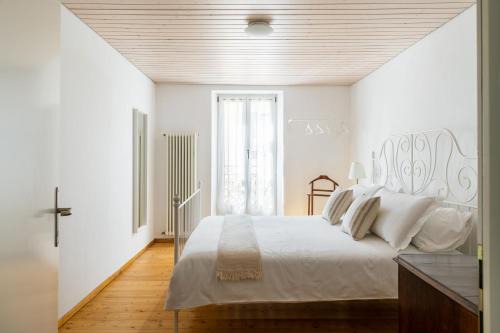 Rose Apartment by Quokka 360 - refined two-bedroom apartment with garden