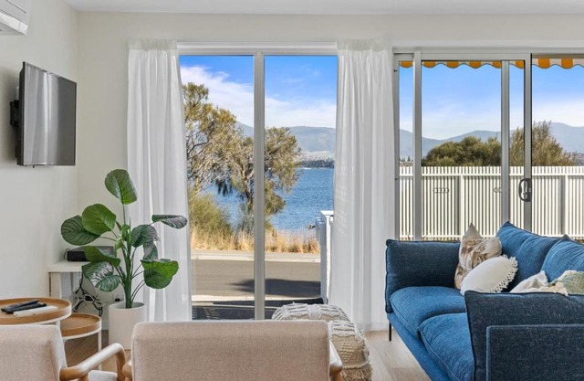 Rose Bay Riverfront - Dreamy Luxury by the Water