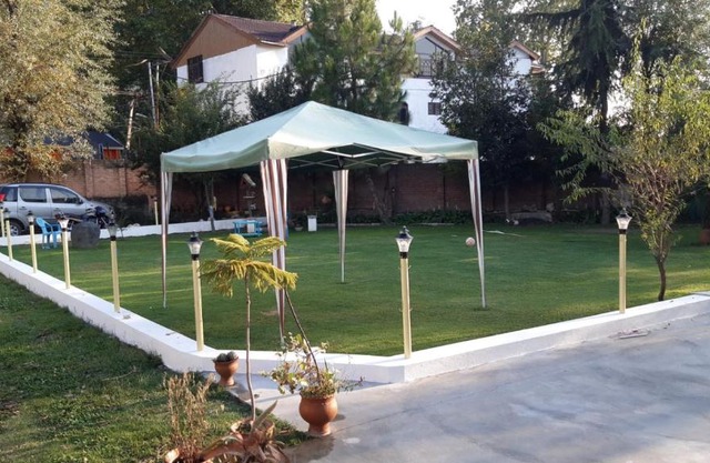 Rose Bowl Guest House Home Stay