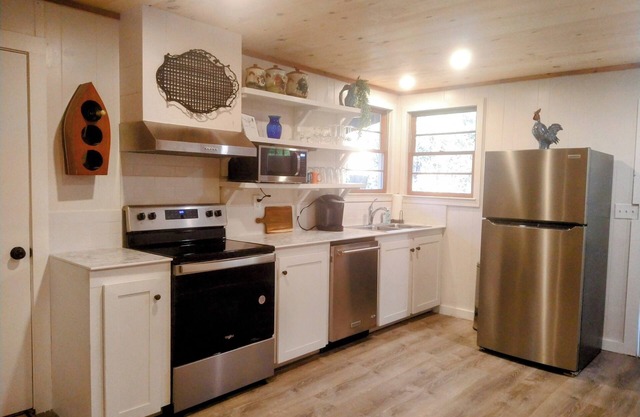 Rose Bud Cottage by Lake Burton!