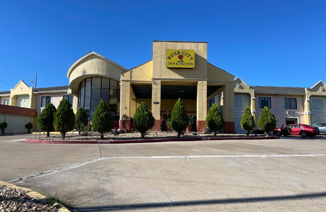 Rose City Inn & Suites