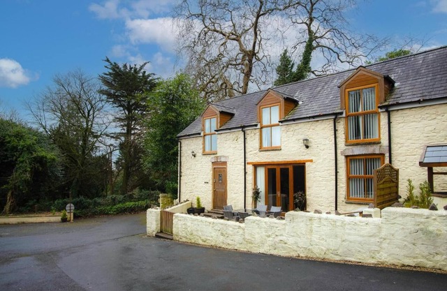 Rose Coach House - 3 Bedroom Cottage - Pendine