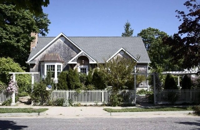 Rose Cottage por la bahía.