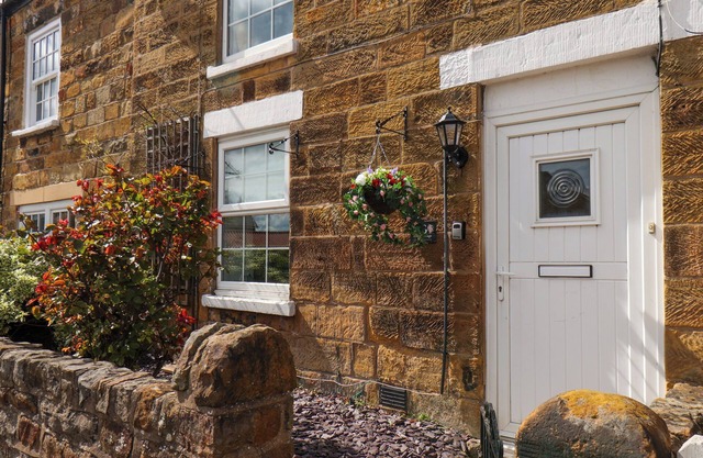 ROSE COTTAGE, pet friendly, with open fire in Scarborough