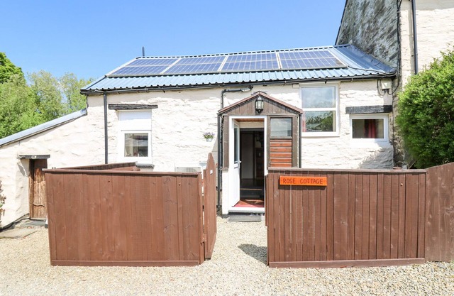 Rose Cottage, PENRHIWLLAN
