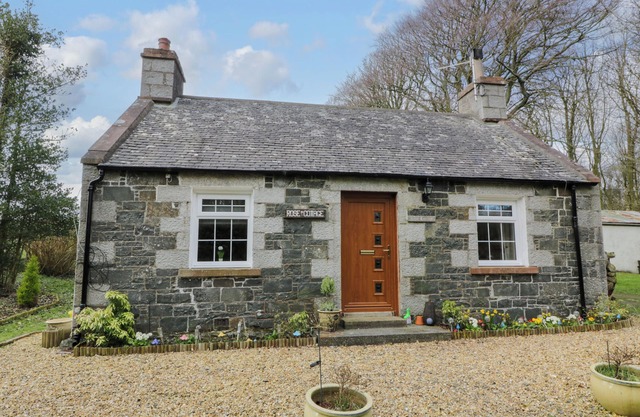 Rose cottage, admite mascotas, con chimenea en Stranraer, Ref 8201