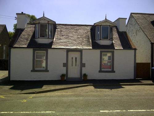 RoSE COTTAGE THREE BEDROOM HOUSE WITH PARKING Spring Special