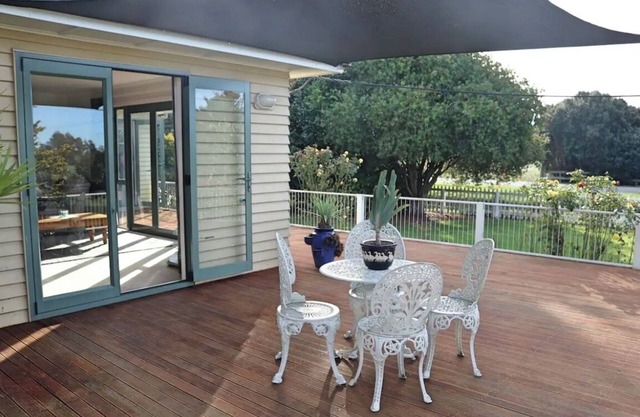 Rose End Escape. Home comfort in the central Wairarapa country side