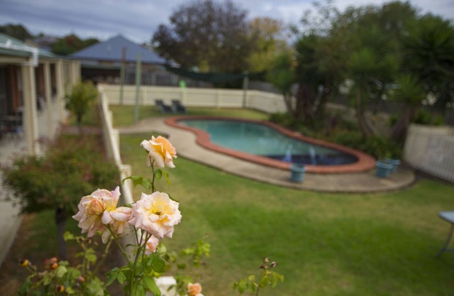 Rose Garden Motel