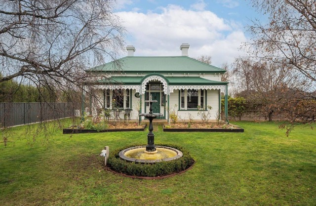 Rose Villa Heritage Home with Parking & WiFi