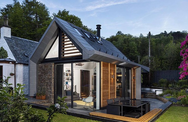 Roselea Cottage, an outstanding Cottage in Aldochlay next to Luss Loch Lomond with Loch views