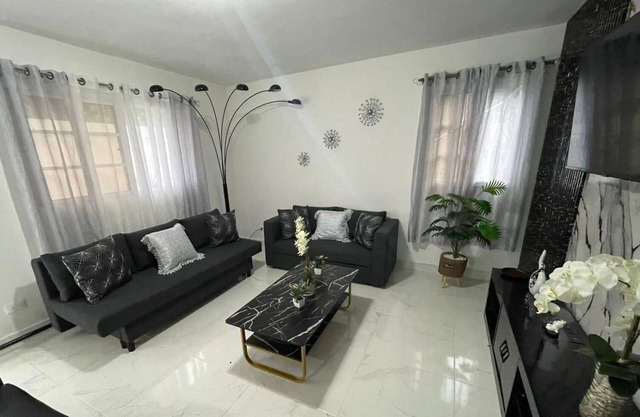 Roselem's Paradise Apartment. POOL /AC/WIFI