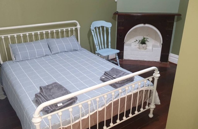 "Roseneath" Private room with en-suite. Room 1