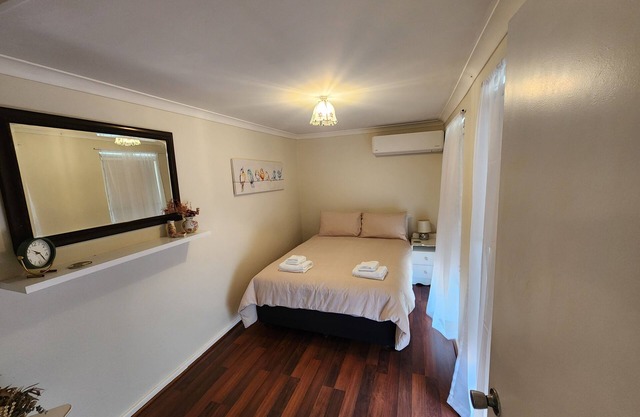 "Roseneath" Private room with en-suite. Room 3