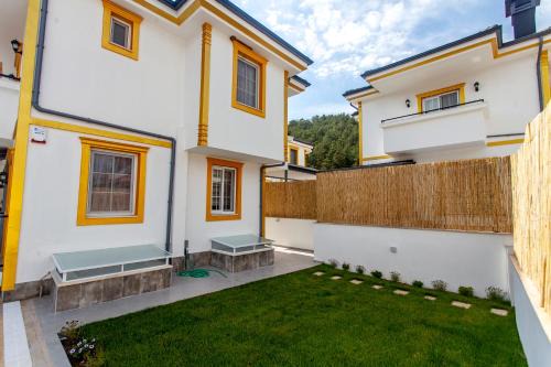 Roses Villa